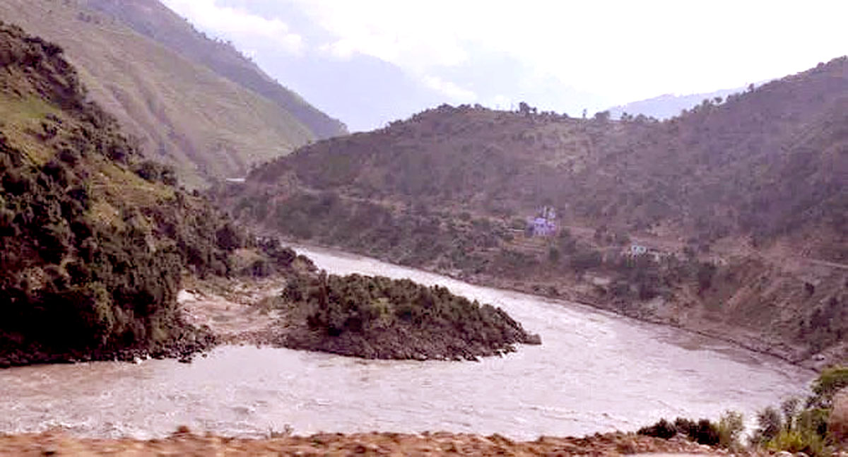 Jammu and Kashmir: Heavy rains cause flooding in Chenab river, loss of life in Doda.